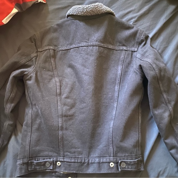 Levi’s Black Sherpa Trucker Jacket - Picture 2 of 3